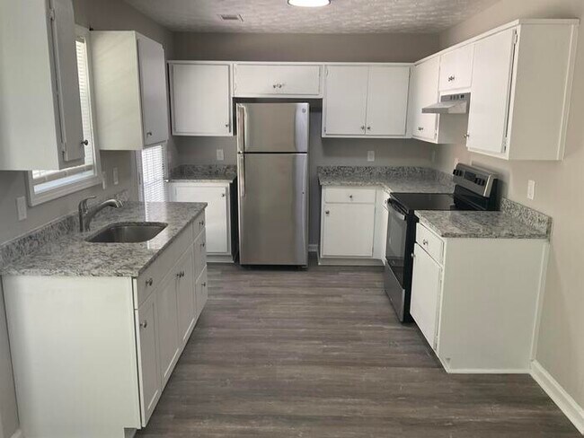 Building Photo - 1804 Lynn Dr
