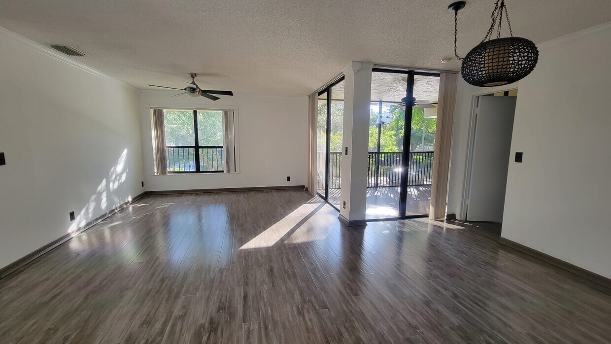 Living room - 2470 NW 49th Ter