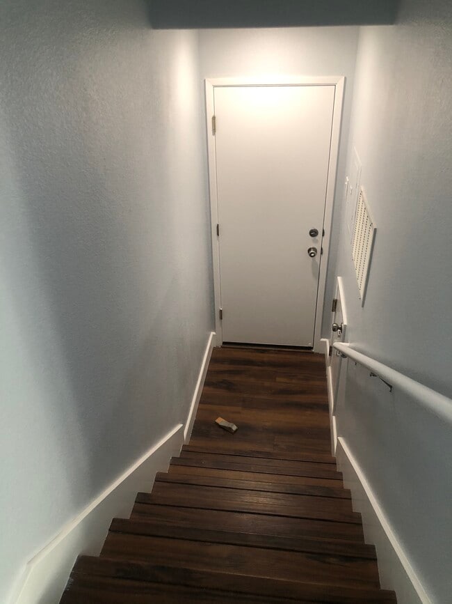 Garage to house entrance - 434 Galleria Dr