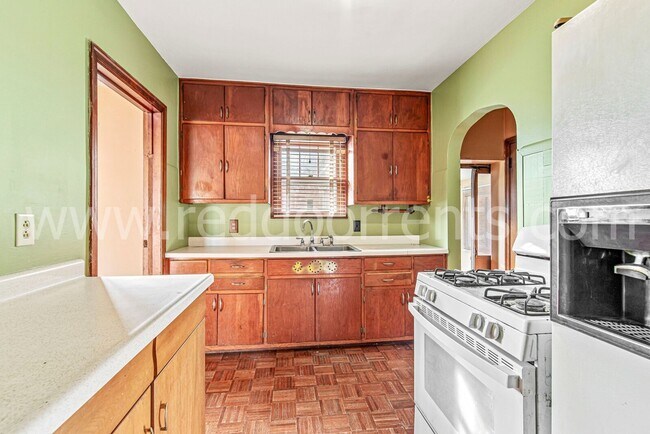 Building Photo - Charming 3-Bed Home with Separate Carriage Units in Indianapolis