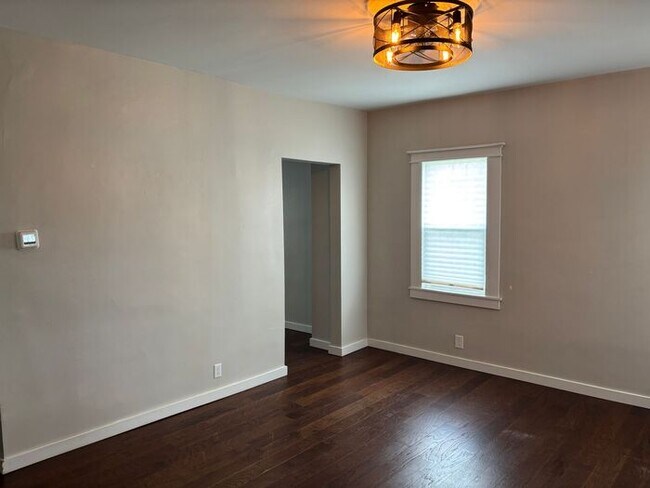 Foto del edificio - Charming 3-bedroom, 2-bathroom home locate...