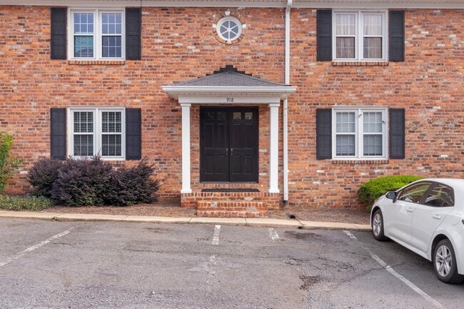 Foto del edificio - 918 McAlway Rd