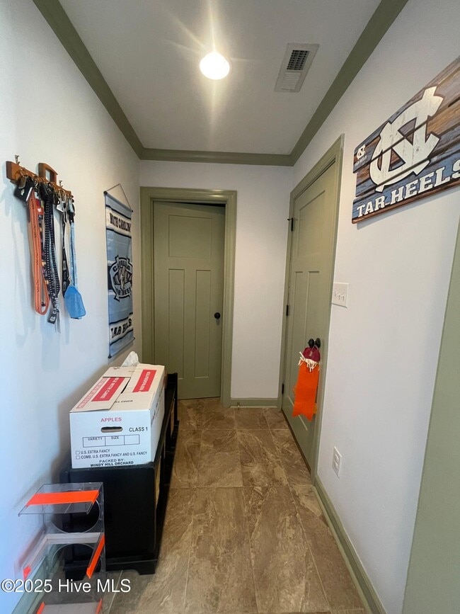 Building Photo - 206 Kenan Lp
