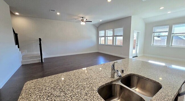 Foto del edificio - 3029 Hollybrook Ln