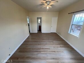 Building Photo - 1422 W 84th Pl