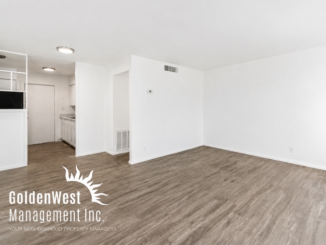 Charming 1Bdm 1Ba Apartment In Central Phoenix - Move In Special! - Charming 1Bdm 1Ba Apartment In Central Phoenix - Move In Special!