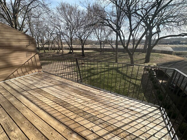 Foto del edificio - 2 Bed/2 Bath 2nd Floor Condo