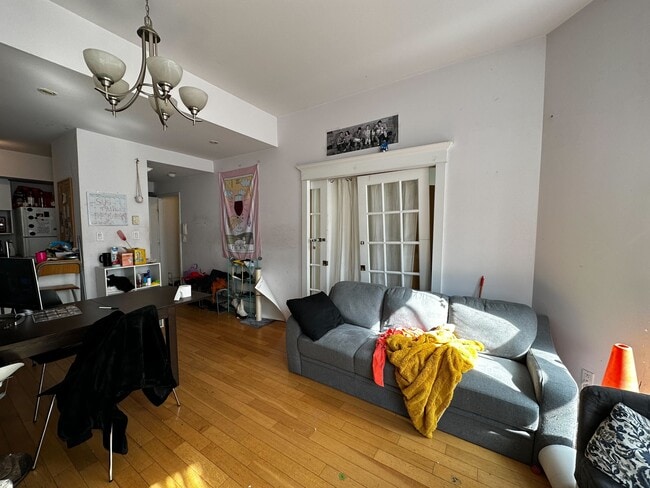 Photo du bâtiment - 3501 Rue University