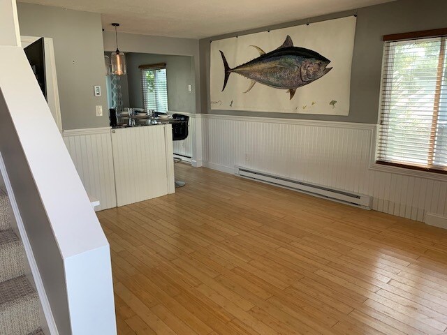 Entry-way leads upstairs and large, open-concept LR, DR, K and Bar. - 31 Betts Plz