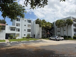 Building Photo - 9470 Live Oak Pl
