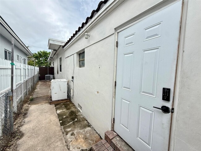 Foto del edificio - 3331 NW 18th Terrace