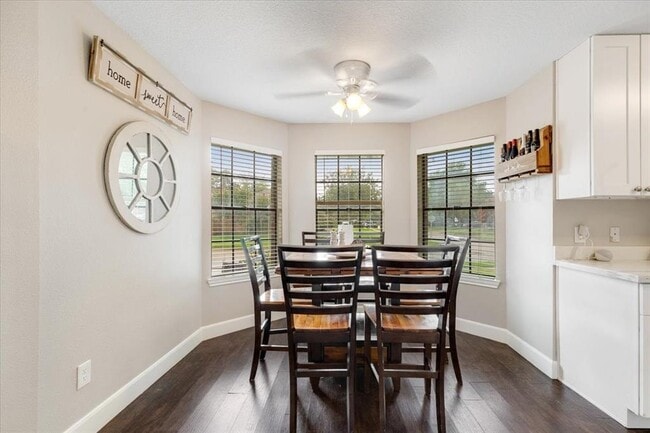 Building Photo - 3209 Blue Wing Dr