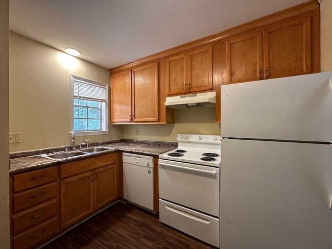 Foto del edificio - 2 bedroom 1 bath duplex available for rent!
