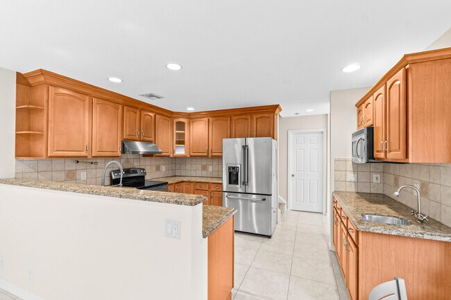 Foto del edificio - 5465 Monterey Cir