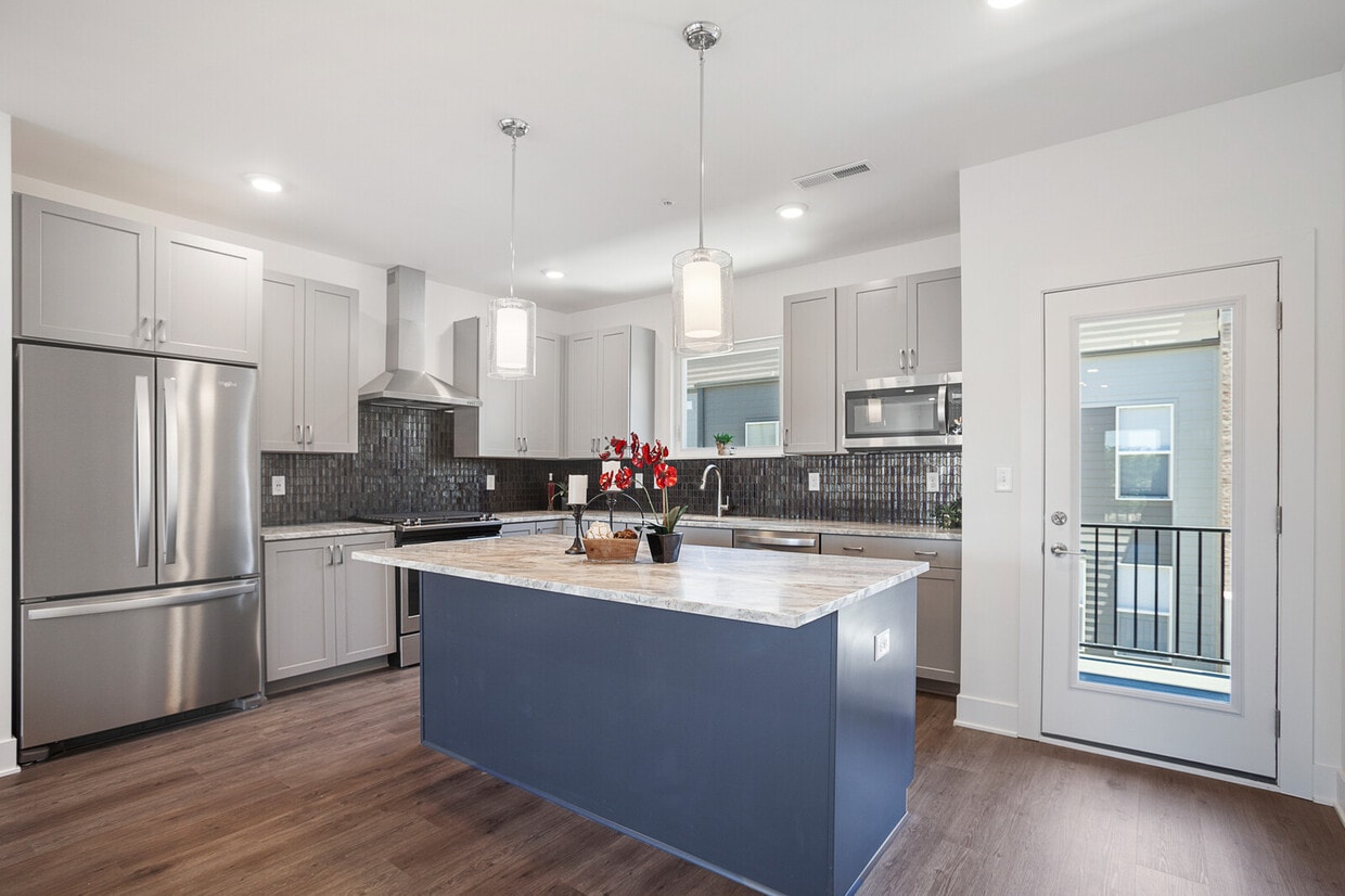 Stainless Appliances - 727 N Illinois St