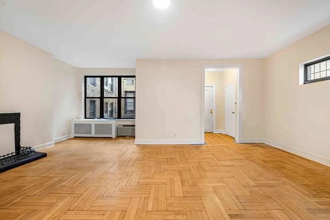 Building Photo - 107 E 63rd St