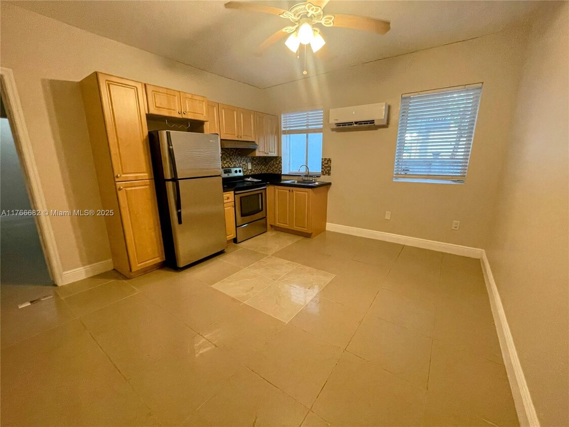 Primary Photo - 1021 NW 3rd St