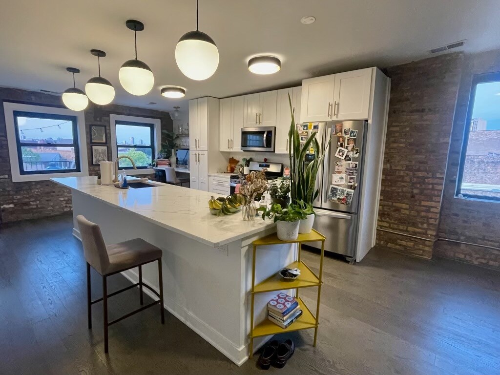 Foto principal - 1371 N Milwaukee Ave