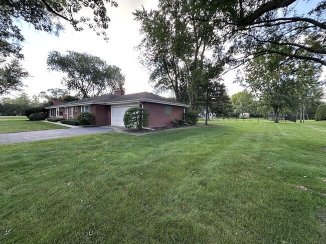 Building Photo - 2300 Landwehr Rd