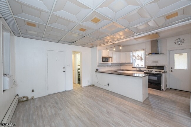 Building Photo - 12 Garfield Ave