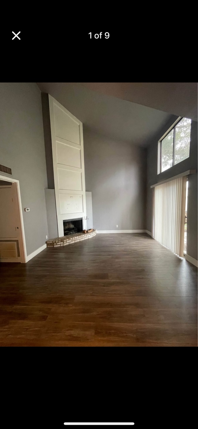 Living room - 6401 Deihl Rd