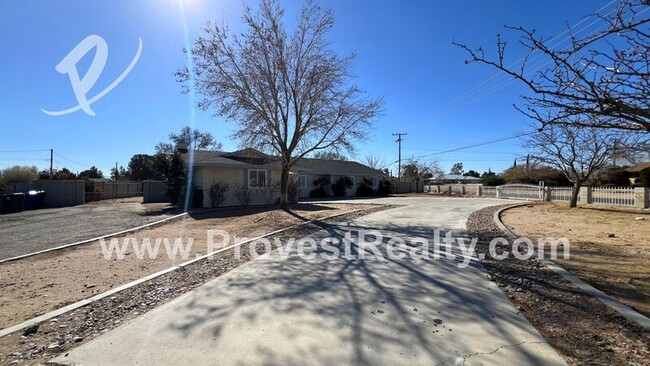 Building Photo - 14711 Manzano Rd