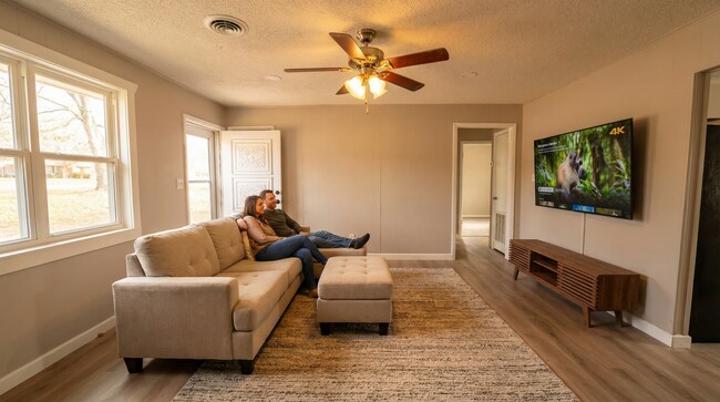 Foto solo para visualización. La unidad no está amueblada. La imagen muestra la distribución y su posible distribución. - 2904 Patrick Ave