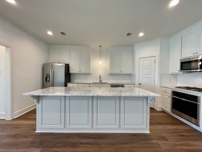 Building Photo - Must see home in  River Hills Farm!