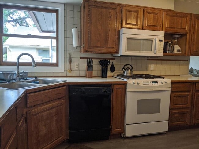 Photo - 770 Douglas Ave House