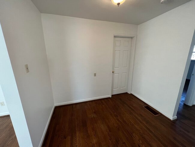 Building Photo - 1705 Carolyn Dr