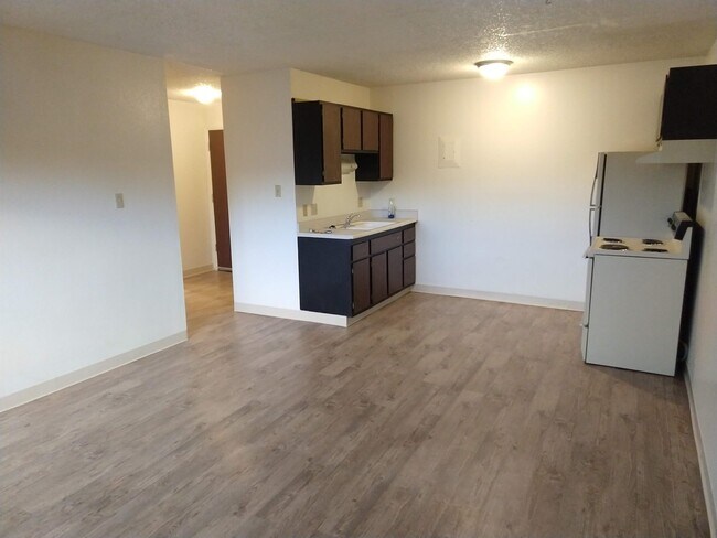 Building Photo - 3611 E San Miguel St