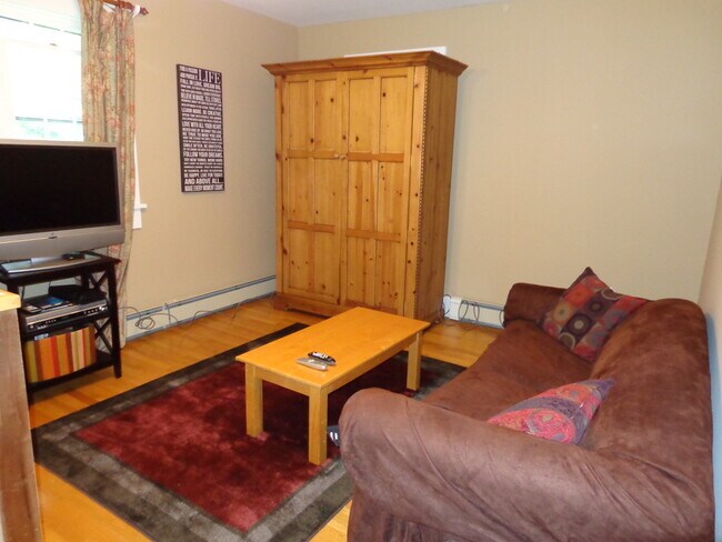 Foto del edificio - 89 Florida Hill Rd