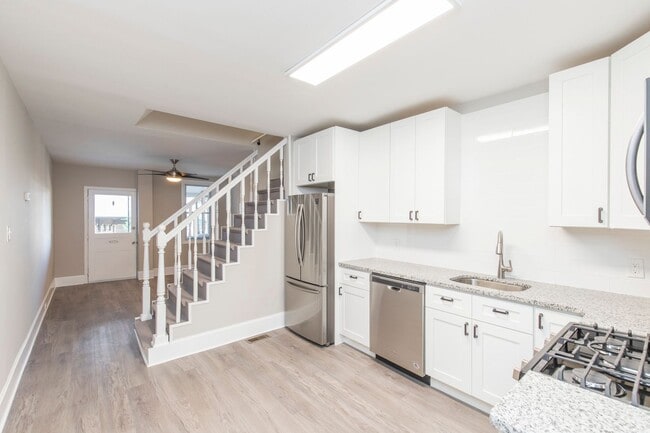 Building Photo - Beautifully Renovated Home in the Heart of...