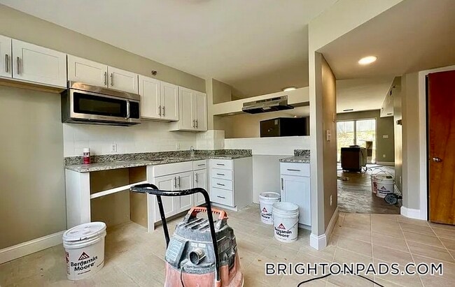 Building Photo - 160 N Beacon St