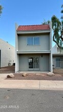 Building Photo - 2834 E Kathleen Rd