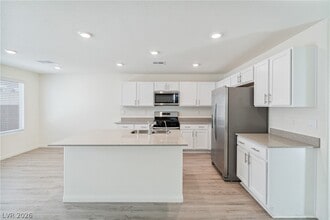 Building Photo - 3366 La Cura Ave