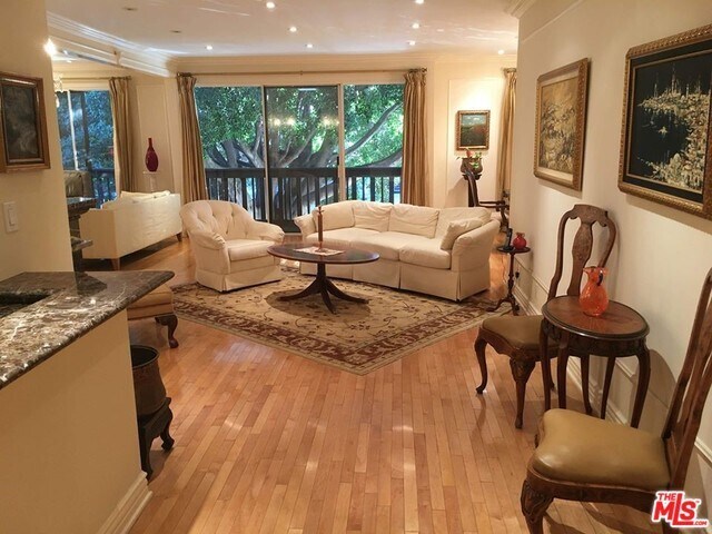Foto principal - 8871 Burton Way