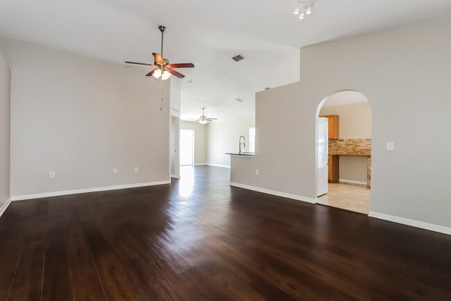 Building Photo - 12620 Lake Vista Dr