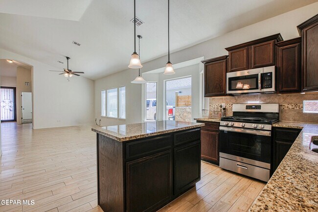 Building Photo - 14385 Tobe Davis Dr