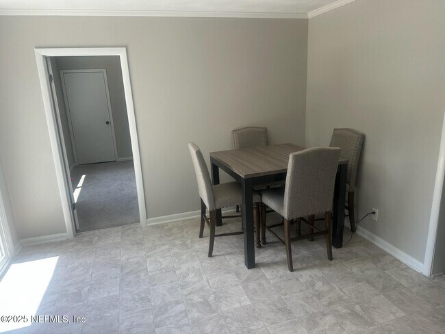 Building Photo - 5330 Oak Forest Dr