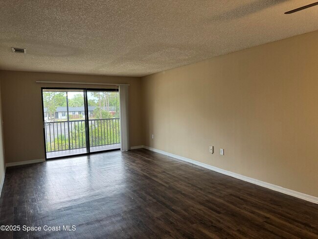 Foto del edificio - 2790 Rhonda Ln