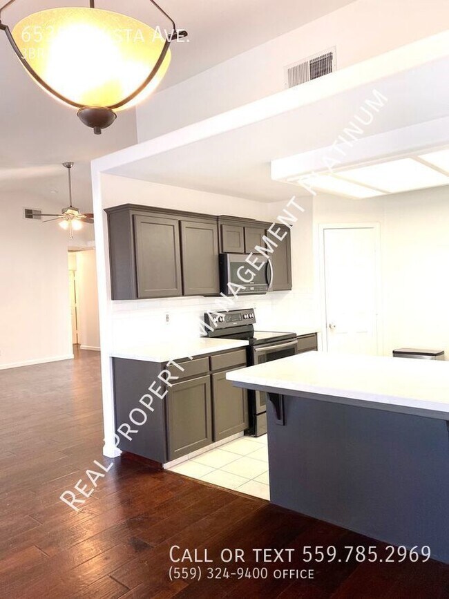 Foto del edificio - $2,100 Beautiful Remodeled 3 Bedroom Home-...