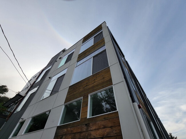 Building Photo - 3026 SW Charlestown St