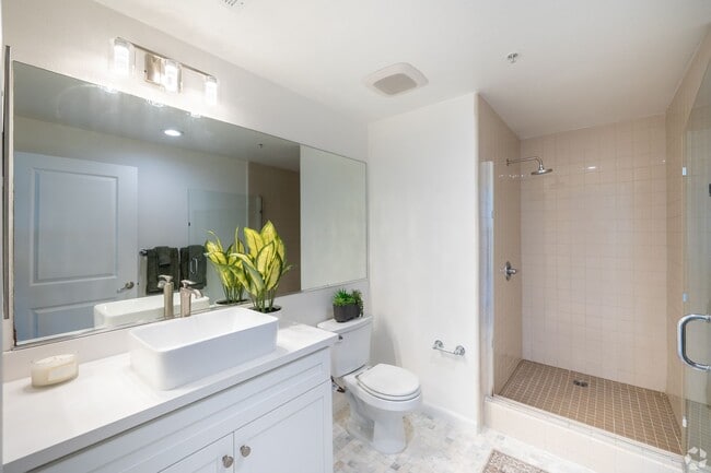 Interior Photo - 3400 Cahuenga Blvd Los Angeles, CA 90068