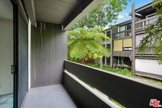 Balcony - 8650 Gulana Ave