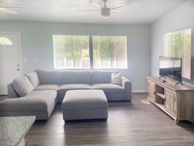 Foto del edificio - Furnished 2-Bedroom Home for Rent in Hawaiian Shores Subdivision