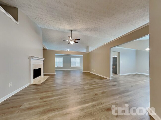 Building Photo - 205 Syracuse Ln