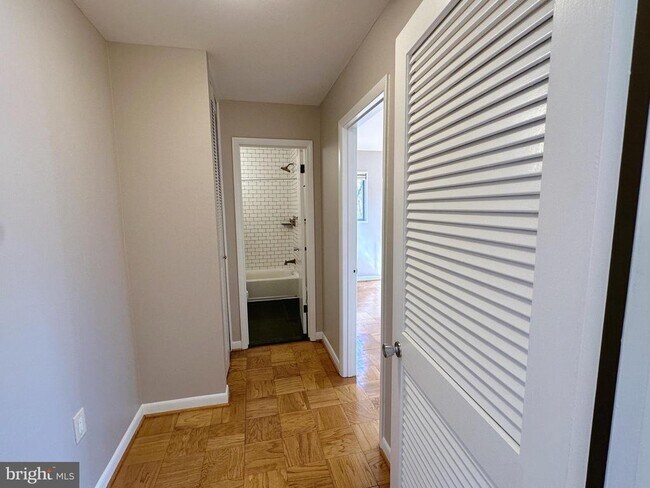 Foto del edificio - 10670 Weymouth St