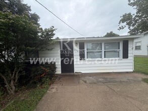 Building Photo - 638 McNeil