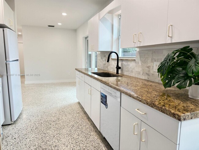 Foto del edificio - 10760 SW 66th Dr